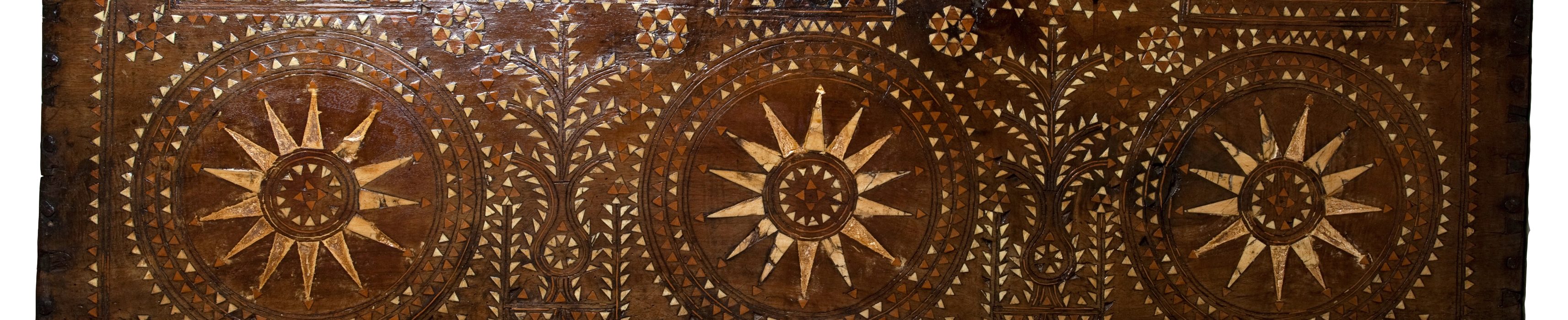 Σεντούκι (Βαρδαλαμίδα) με φυτευτή από όστρακο διακόσμηση για τη φύλαξη προίκας. Κατασκευάστηκε τέλη του 18 αιώνα