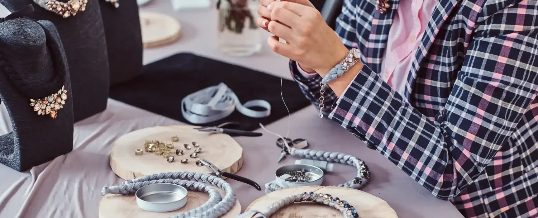 woman_crafting